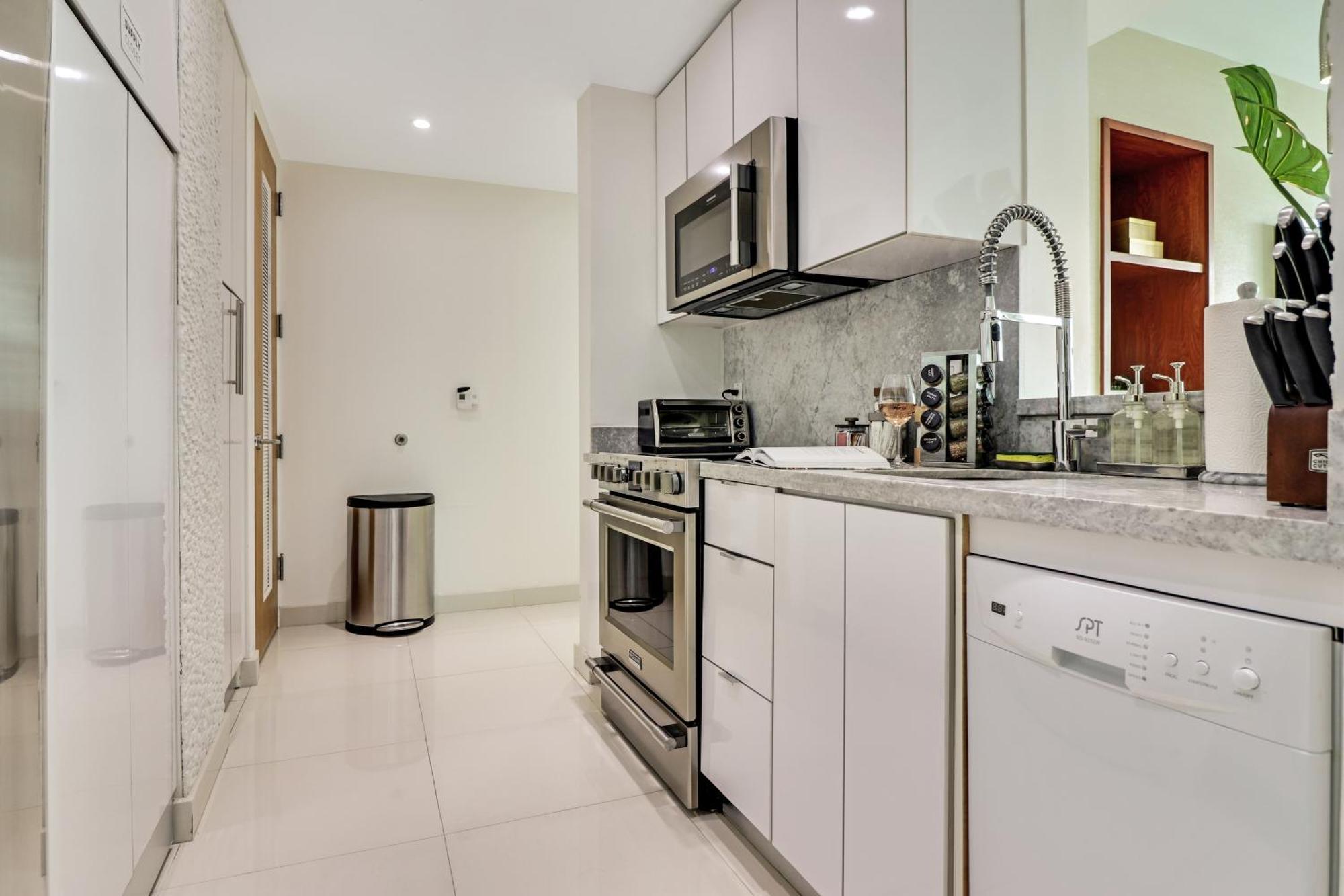 Roami At Brickell Arch *