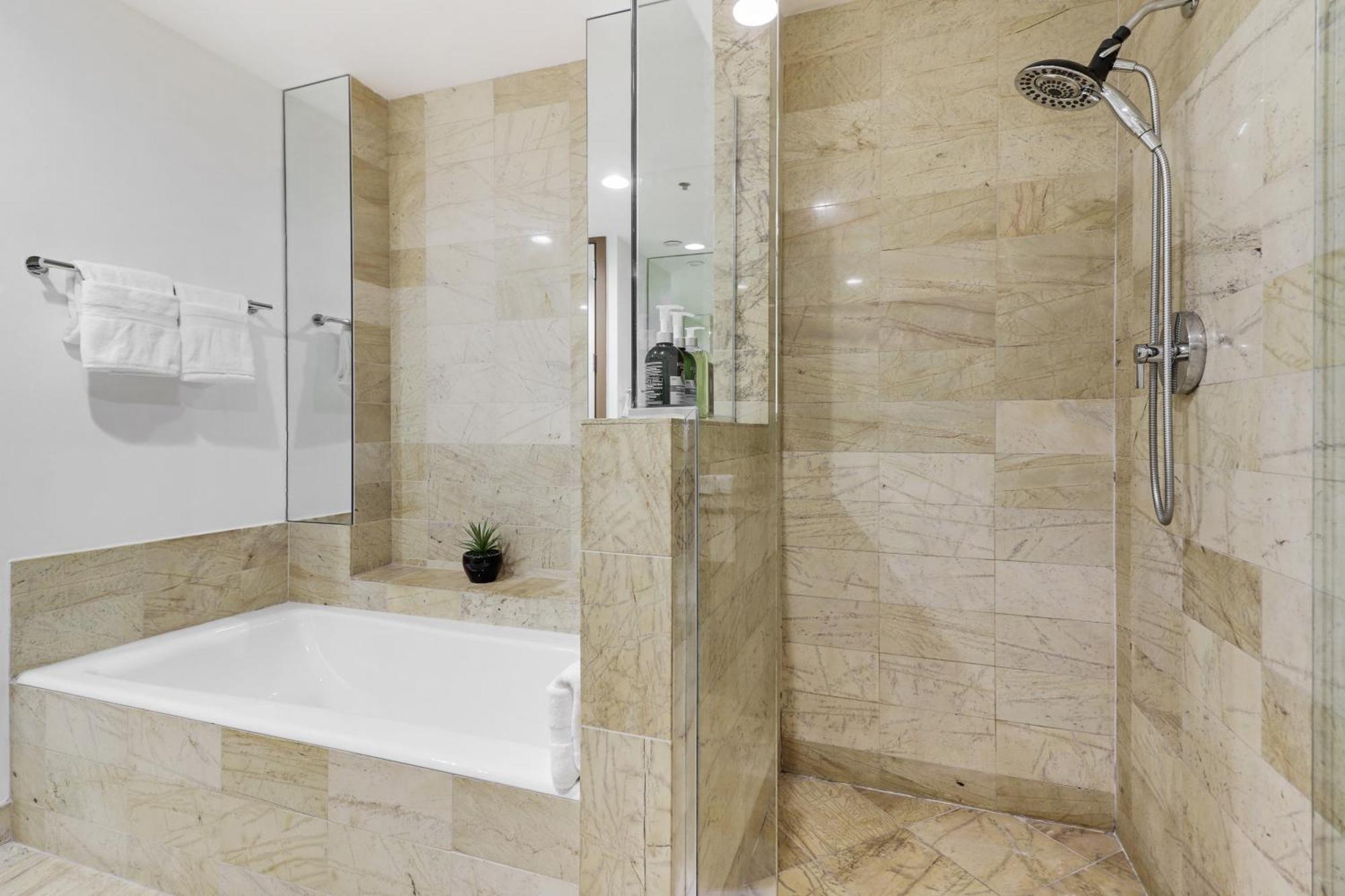 Roami At Brickell Arch Miami