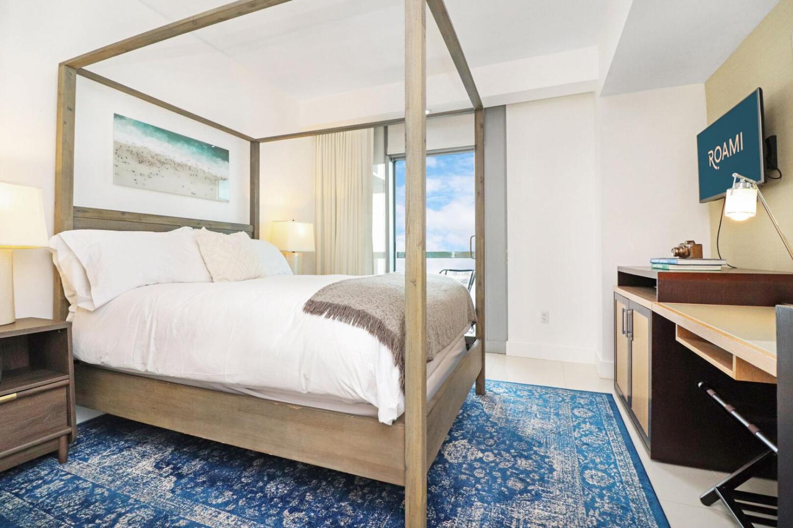 Roami At Brickell Arch Miami