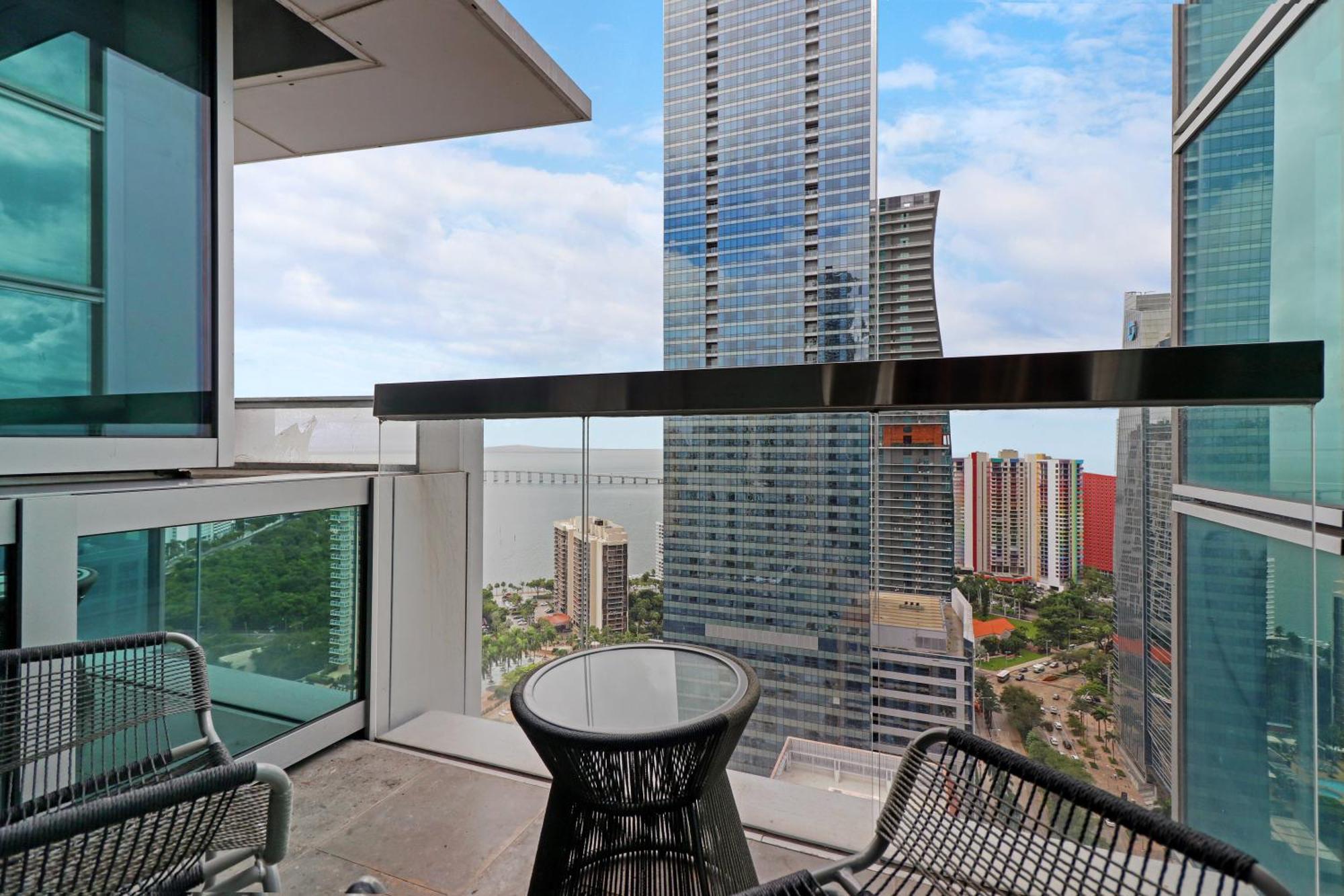 Roami At Brickell Arch Miami